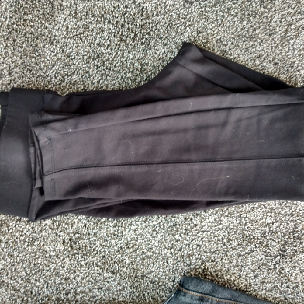 Black yoga pants